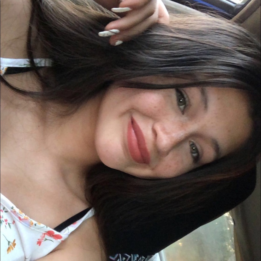 Meet your Posher, Raquel